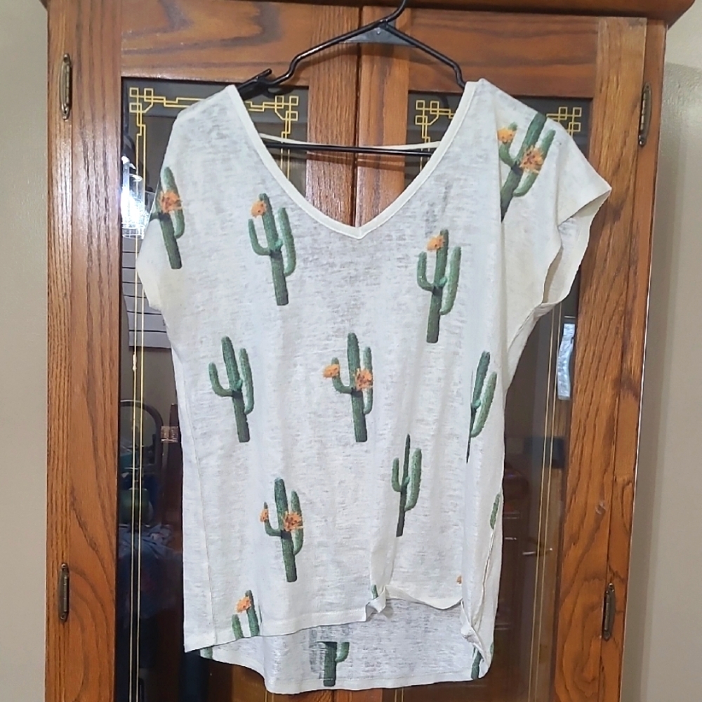 Womans Wrangler Cactus Print White Top